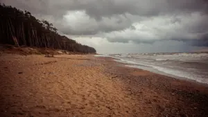 Orai Lietuvoje: savaitgalį numatomas temperatūros kritimas ir lietus