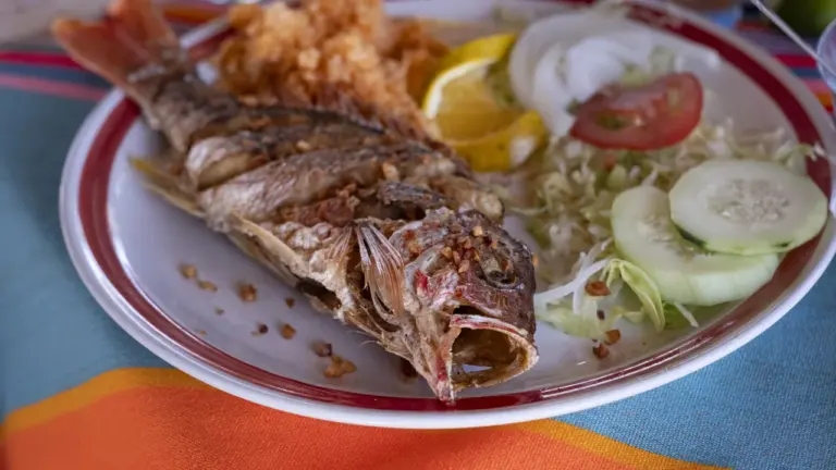 Žolinės stalui – upėtakis netikėtame arbatos marinate