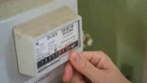 Elektros kainų šuolis Lietuvoje: ką svarbu žinoti šį rytą
