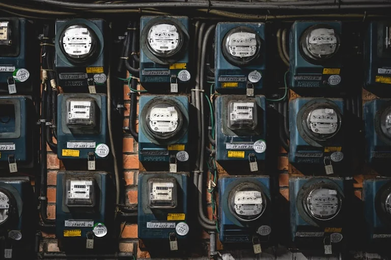 Elektros kainų šuolis Lietuvoje: ką svarbu žinoti šį rytą