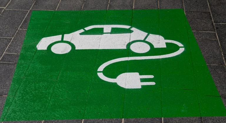 Kelionės kaina rugsėjį: benzinas, dyzelinas ar elektra?