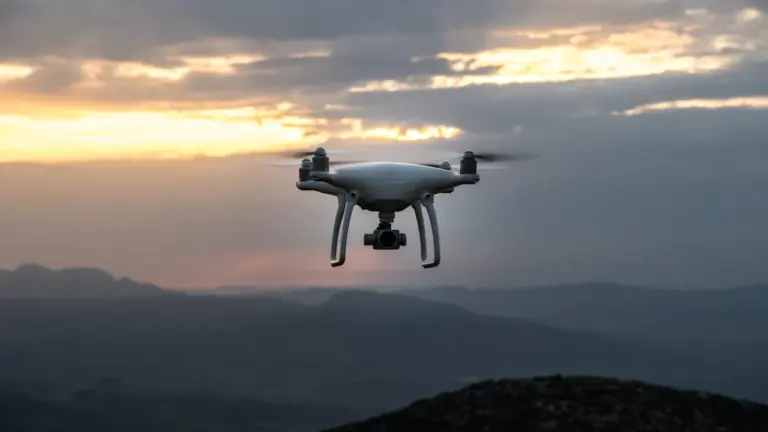 Kodėl į Lietuvos oro erdvę įskrenda pasiklydę dronai?