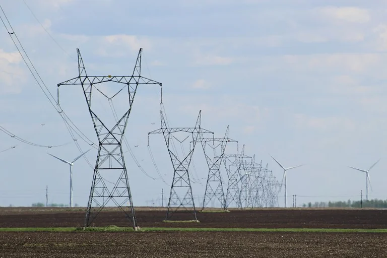 Lietuvoje audros keičiasi, elektros bėdos lieka