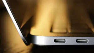 Nuo 2026 m. balandžio USB-C taisyklė apims ir nešiojamuosius