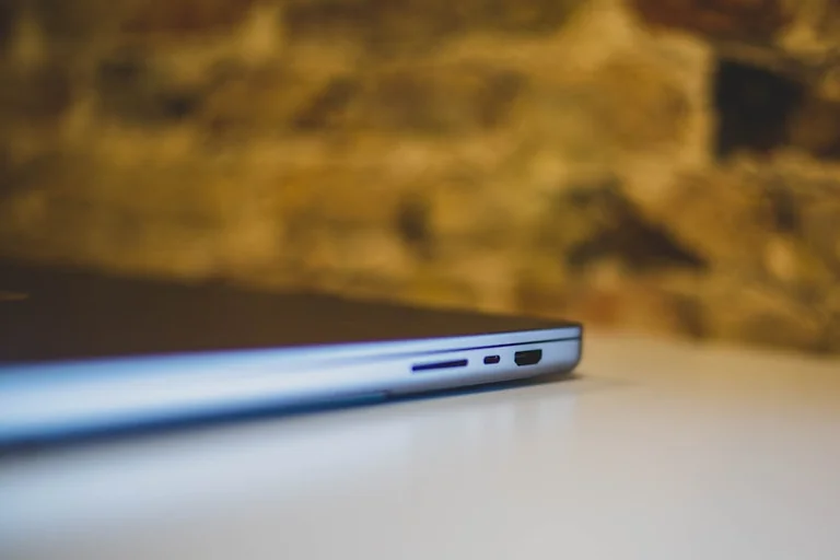 Nuo 2026 m. balandžio USB-C taisyklė apims ir nešiojamuosius