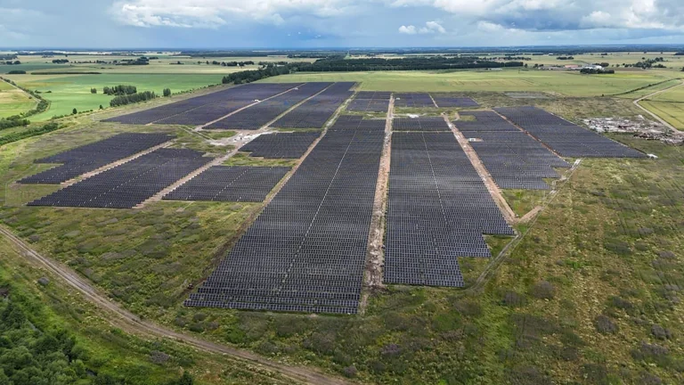Šeduvoje pradėjo veikti 78 MW parkas – kuo padės baterija